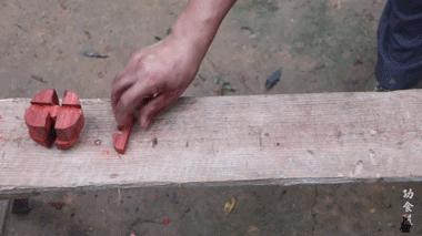 大爷造鲁班凳,60岁中国大爷徒手做鲁班凳