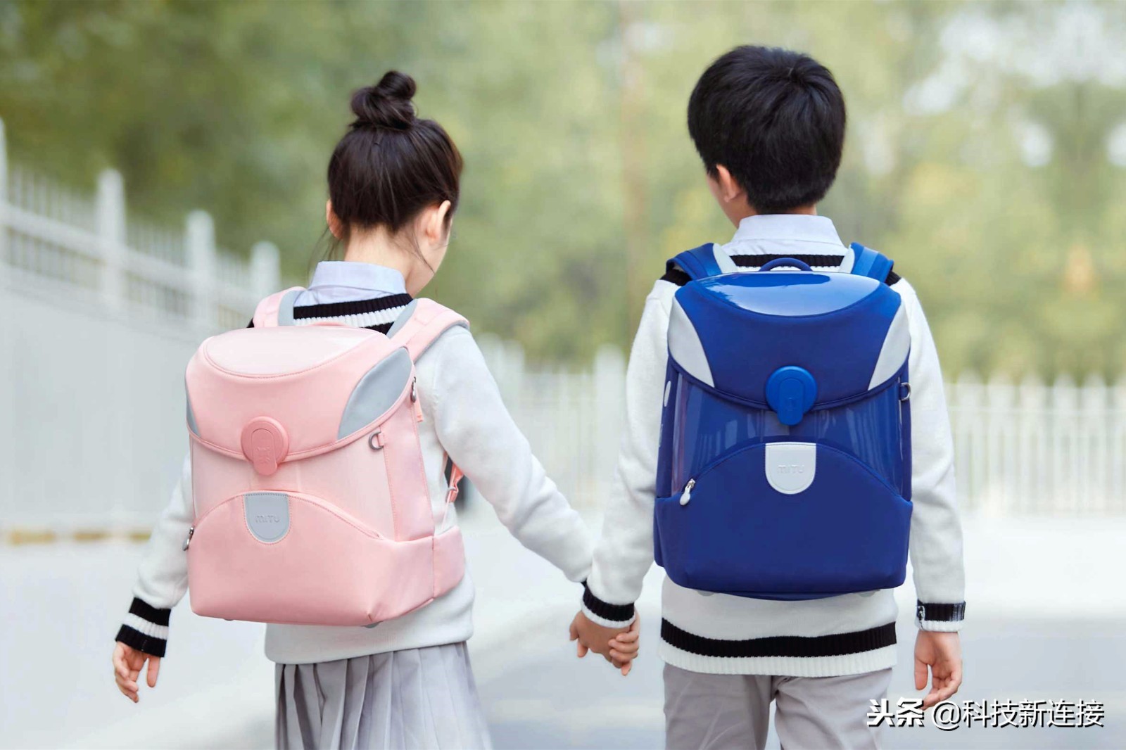 米兔书包新款,米兔书包2代与3代的差别