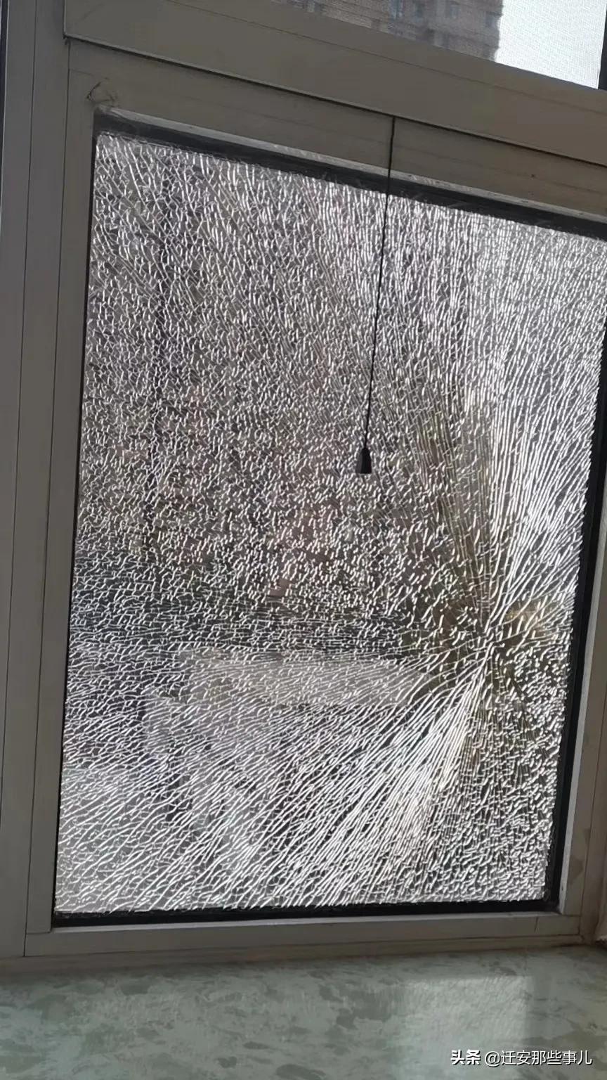 小区房玻璃爆裂是谁的责任,小区房子多户玻璃窗爆裂