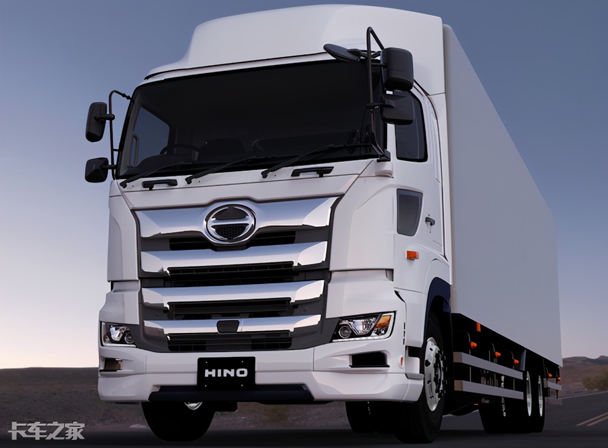 日野2代普罗菲亚重卡将引进中国，这满脸的镀铬装饰你喜欢吗？