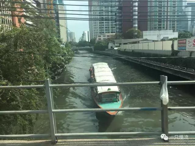 双手合十泰国佛像,在泰国双手合十是什么意思