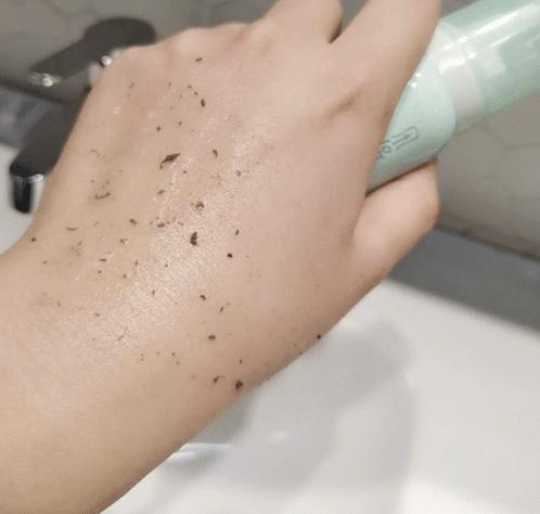 给肌肤做清洁搓出死皮，紧致毛孔白嫩肌肤，网友：卸妆伴侣