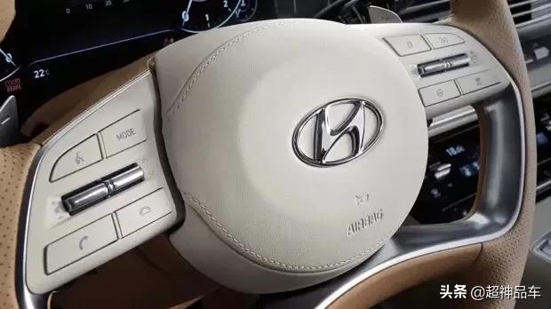 现代雅尊升级贯穿尾灯,新款现代雅尊黑武士