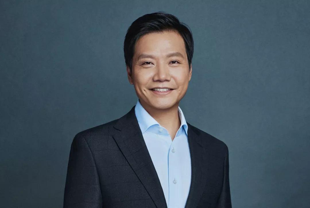 雷军谈小米刚成立就十亿美金估值,雷军发布小米一周年报