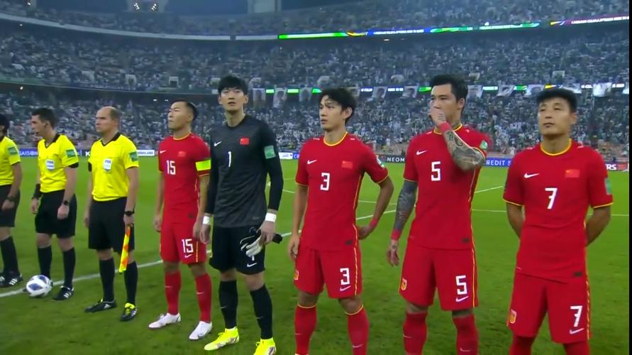 国足出征西亚27人名单：两边路缺人将成痛点，李铁对阵型还在纠结