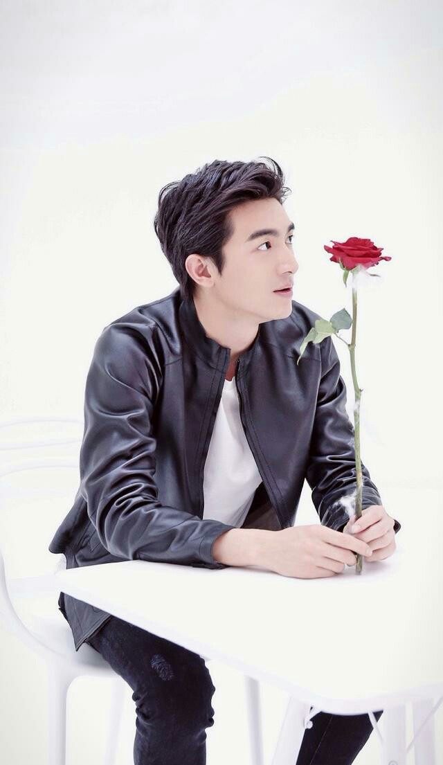 10位爱豆同时送花给你，你会选谁？网友：除了第十个，我全都要