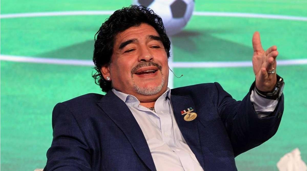 马拉多纳因心脏骤停离世,球王马拉多纳突发心脏骤停