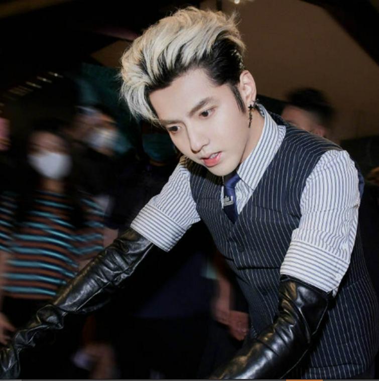 已有14个品牌与吴亦凡终止合作，只剩1个还心存侥幸，黄牛亏大了