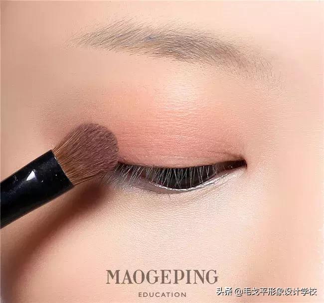 怎样画出大眼妆,如何画出精致眼妆