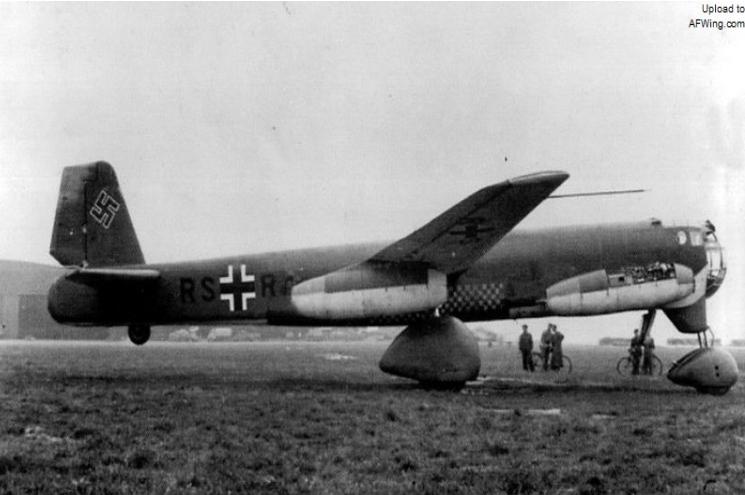 nasa战机护航下的神秘战机亮相 (未来5年nasa战斗机)