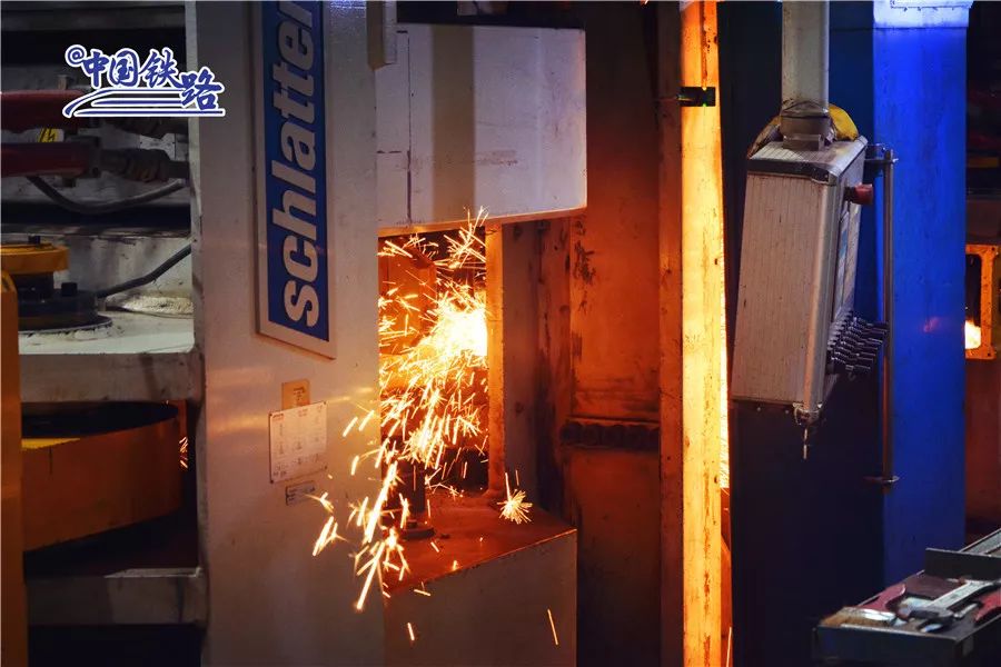 坐高铁会晕车吗,你坐火车高铁会晕车吗