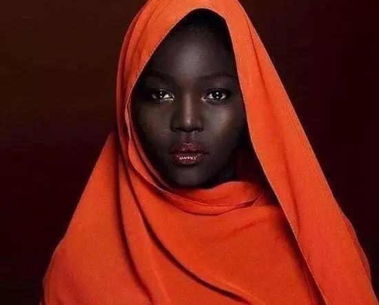 世界最黑的女模特,史上最黑的女模特