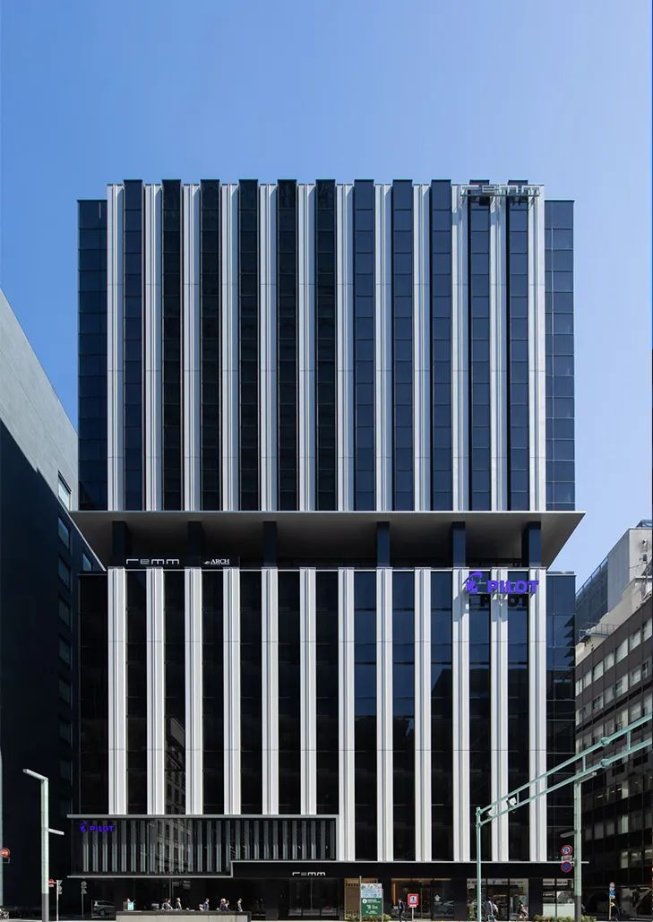 现在，全靠霓虹文具给我带来工作的归属感