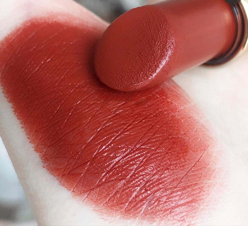 适合黑皮肤的迪奥888口红推荐 (黄皮迪奥口红999和080哪个好看)