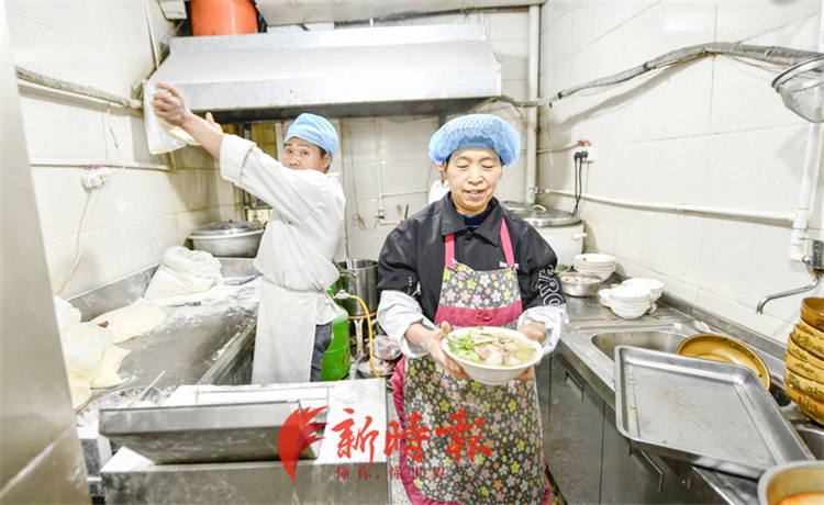 老济南特色面馆猪肘面做法,老济南特色猪肘面