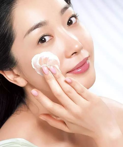 如何在家一分不花让皮肤又白又嫩,如何低成本使皮肤显白