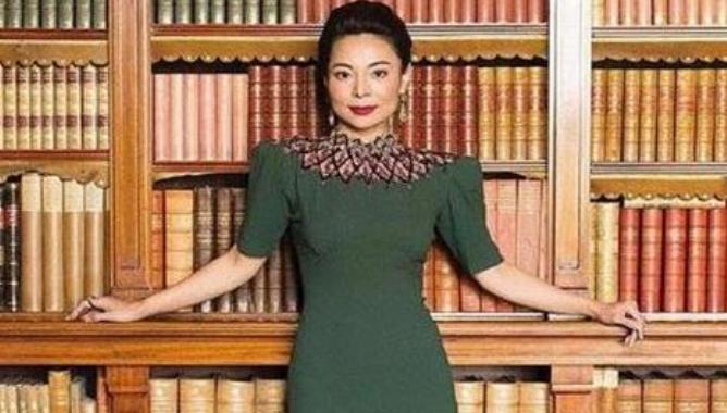 天津女孩恋外国“抠门”小子,见家长才发现,男方拥有6千平豪宅