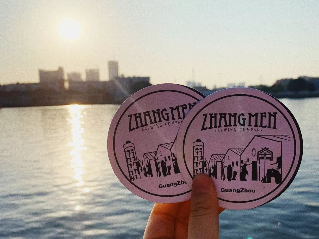 外国人喝中国精酿,泥煤味精酿