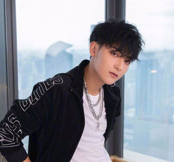 黄子韬给张艺兴送的生日祝福,黄子韬为张艺兴庆生截图曝光