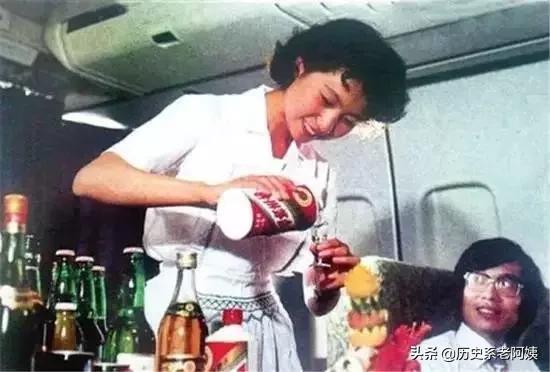 空姐为啥要漂亮,空姐被乘客说长得真漂亮