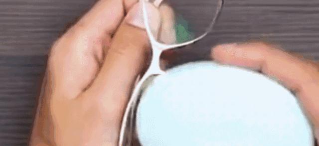 往鞋里喷什么东西脚不会臭,往鞋里撒的粉