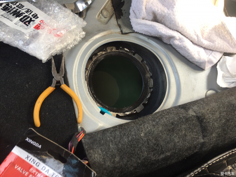 更换内置汽油滤芯油位很重,更换汽油内置滤芯把油用完吗