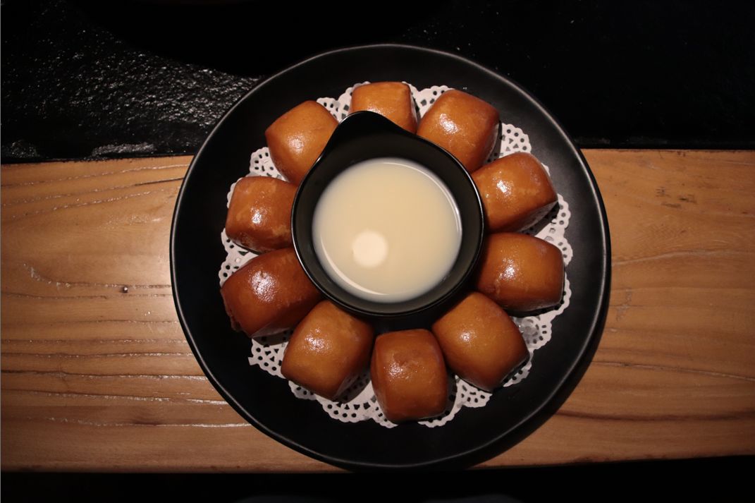 西双版纳告庄西双景星光夜市，为什么那么多人喜欢她？