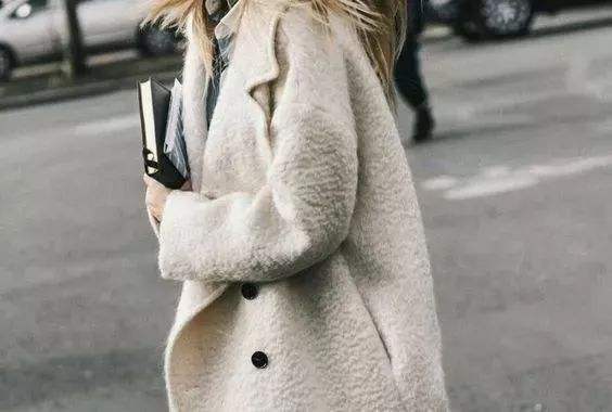 机洗完衣服发现全是毛絮，洗衣机的小机关要打开，之后不用烦了