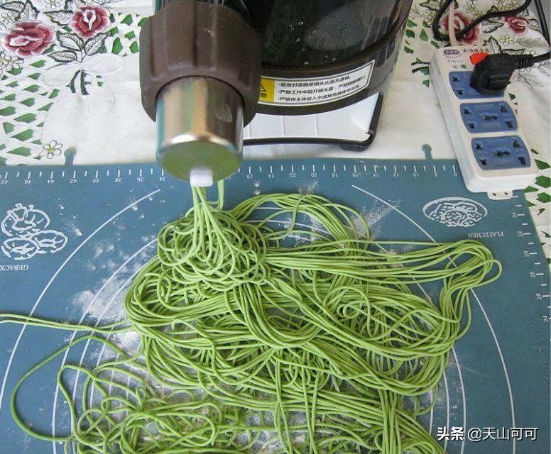 凉面的碱水面怎么煮不粘更筋道,碱面条筋道