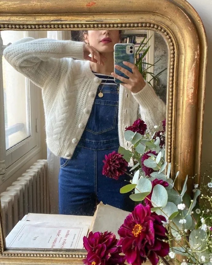 超级显白的色系穿搭快get起来吧,今年流行的亮色系穿搭叫什么