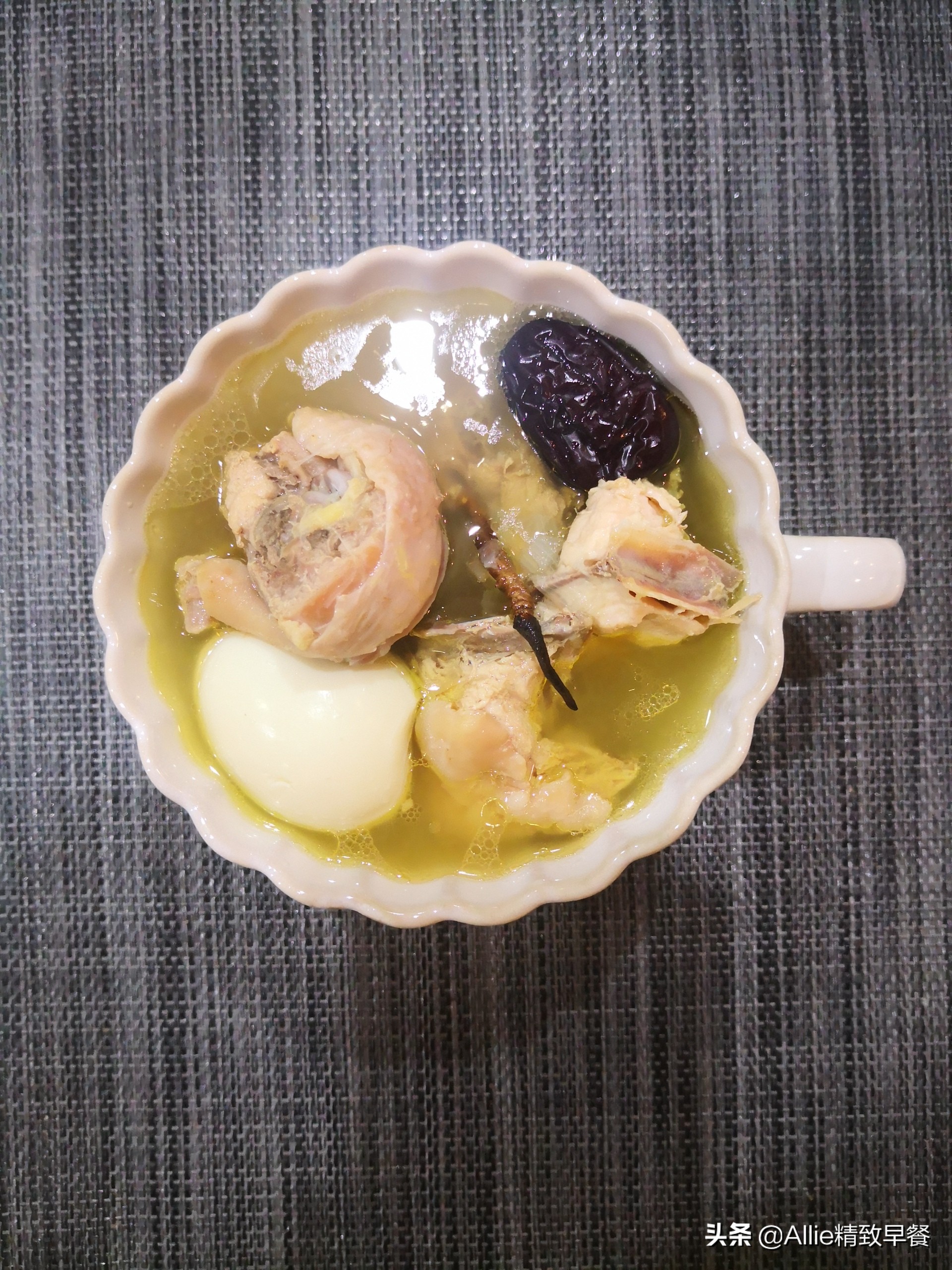 分享一道营养老母鸡汤,营养老母鸡菌汤