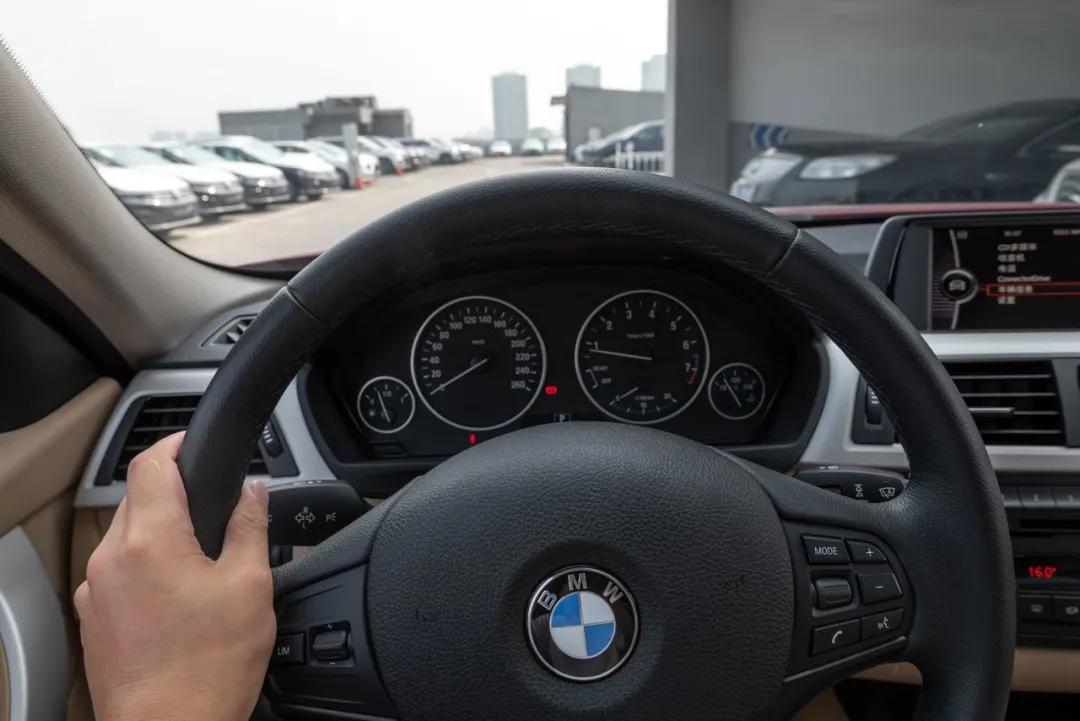 新款宝马320li运动值不值得买,用a级的价格拥有一台bba车型