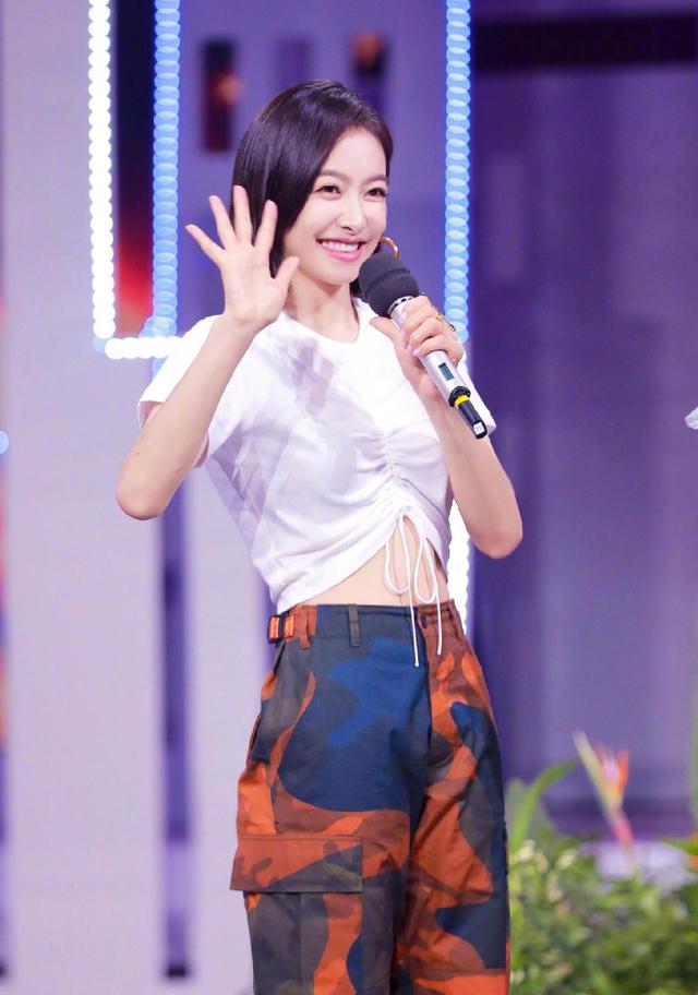 宋茜新剧持续傻白甜演技令人出戏 (宋茜新剧穿搭堪称职场教科书)