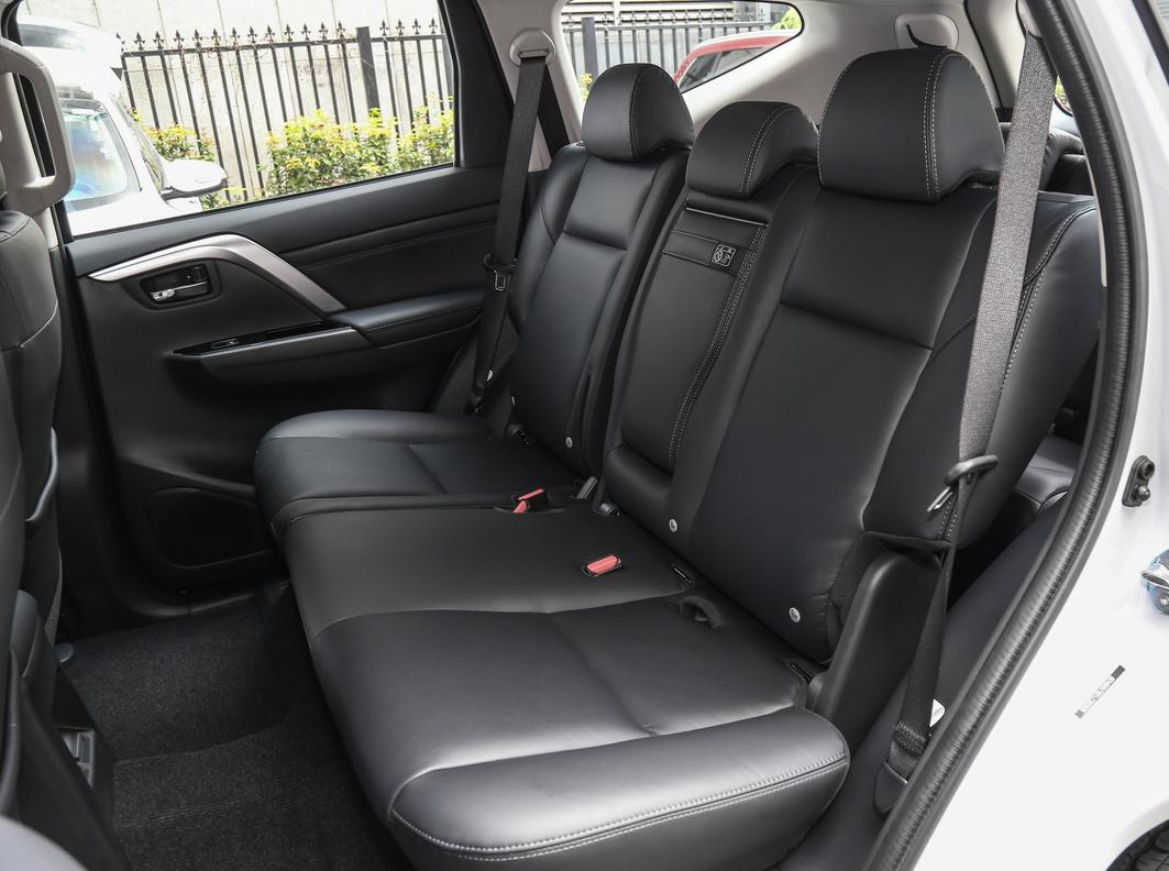 进口2022三菱帕杰罗劲畅四驱越野,三菱帕杰罗劲畅13万左右