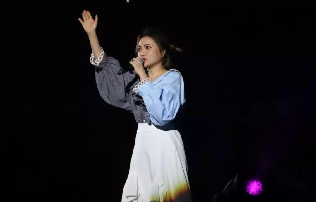 陈瑞庄心妍还有谁,庄心妍沈阳演唱会穿的红色西装