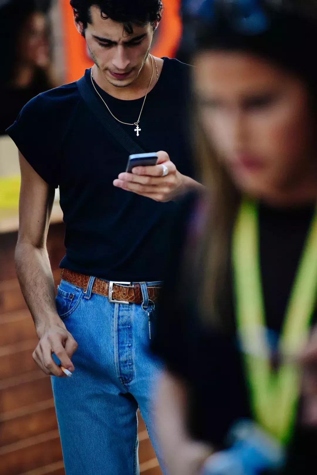 男人穿好腰带,会穿衣服的男人运气都不会太差