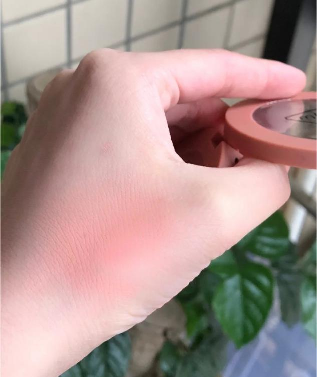 如何用腮红提升脸部线条显年轻,如何拥有迷人的腮红