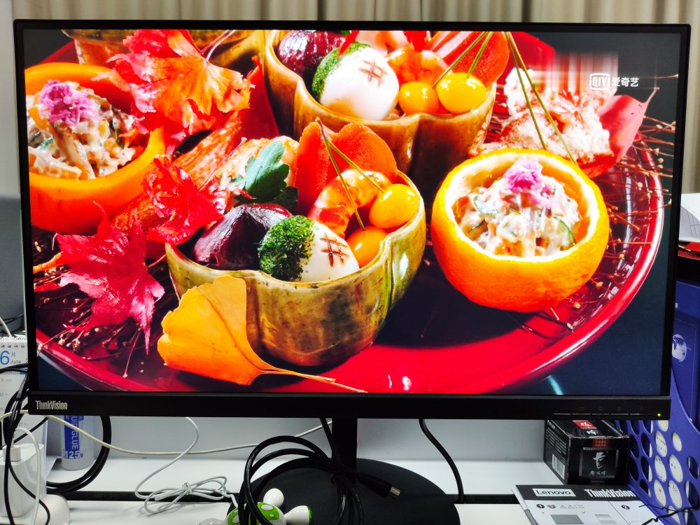 4k27英寸白色显示器推荐,游戏兼顾设计的27寸4k显示器推荐