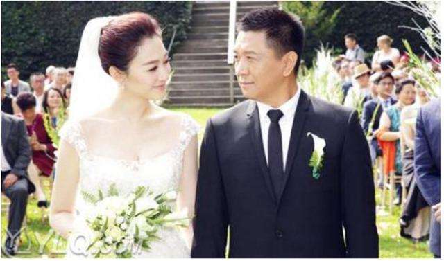 十年前，孙东海用艾滋针头抵住李小冉喉咙，李小冉被吓得崩溃大哭