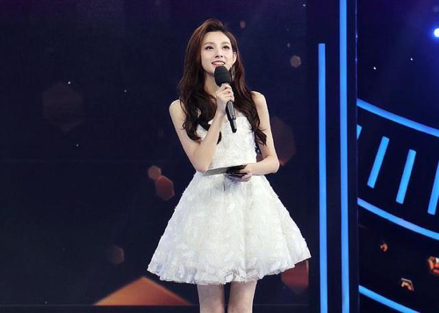 她是央视最美主播,她是央视最美主持24岁嫁42岁丈夫