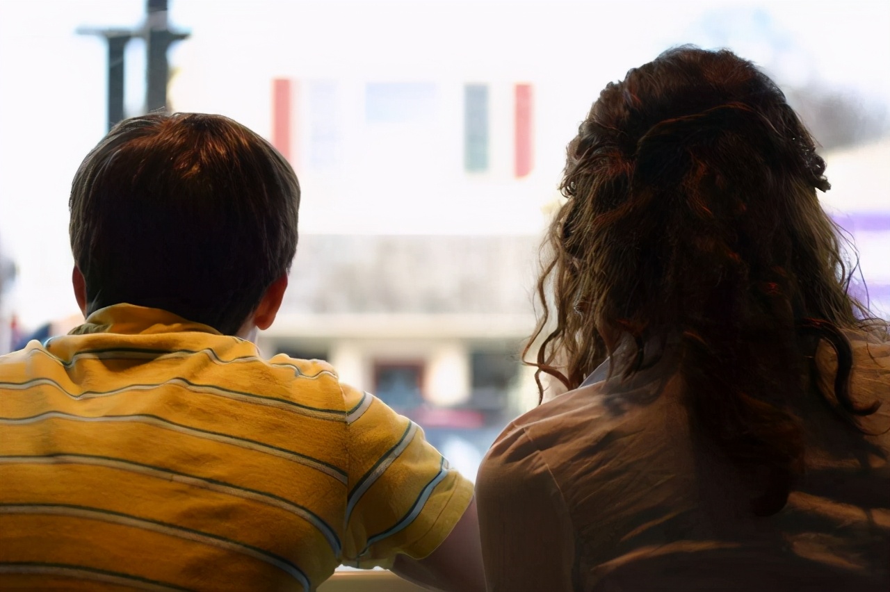 小学学生写情书,学生写情书被老师发现了