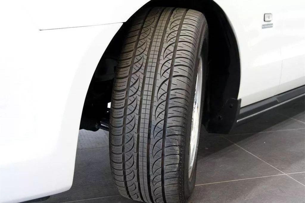 轮胎扎钉了是补胎还是换胎,轮胎扎钉子内壁划伤