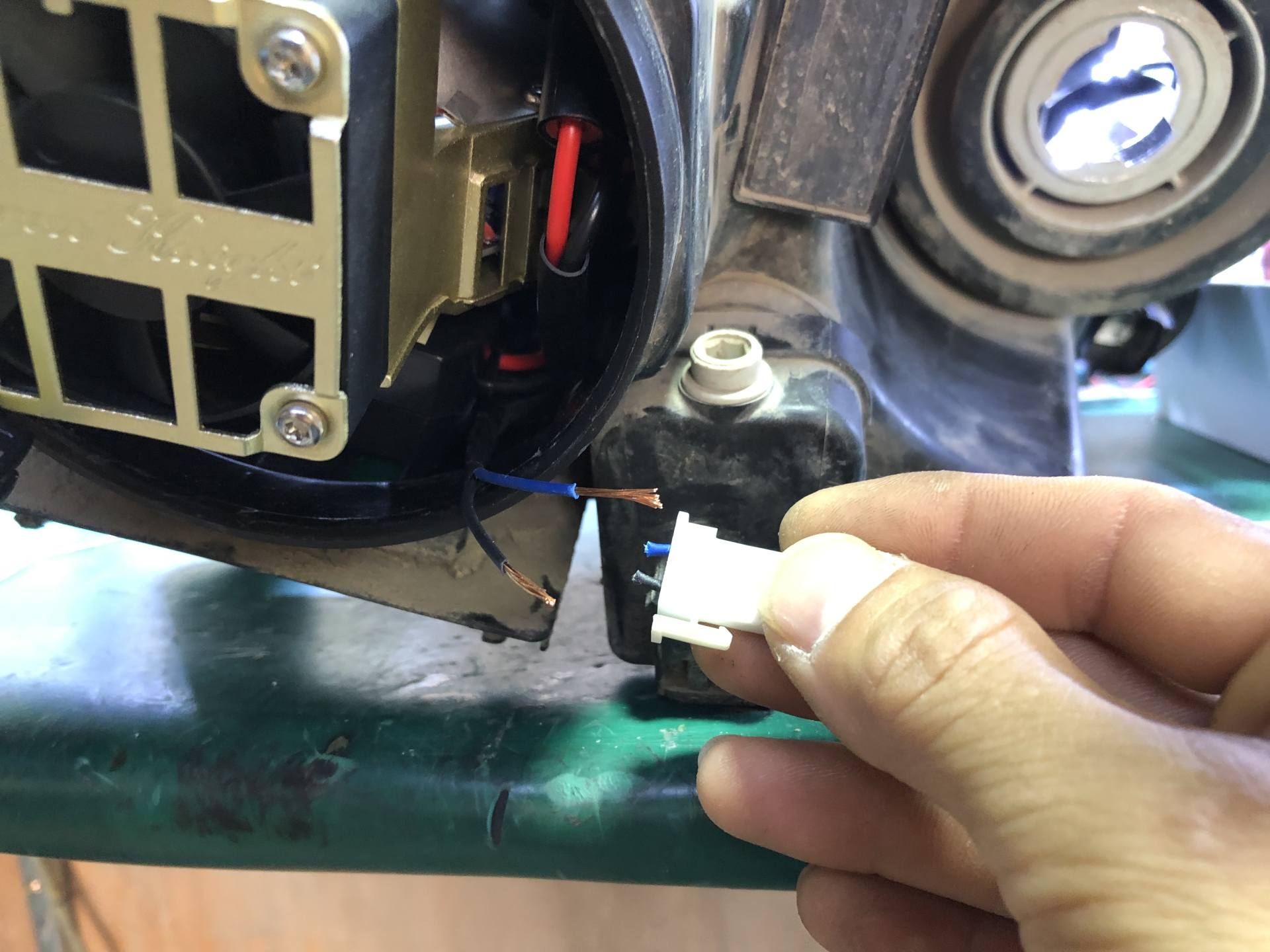 指南者改装自动大灯教程,指南者怎样自己更换车灯