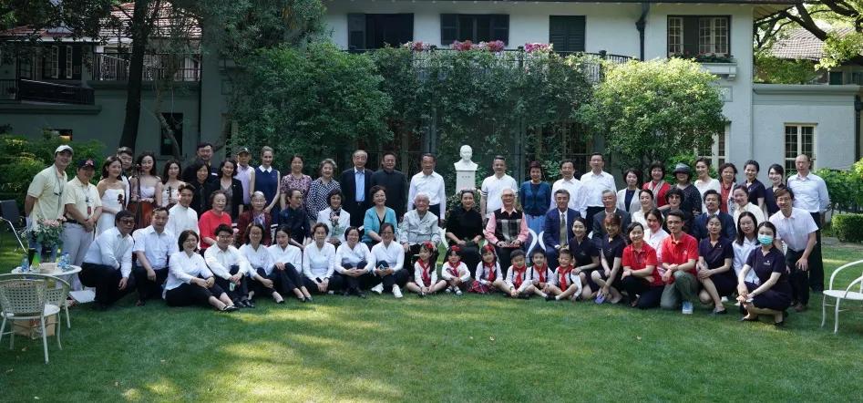 龚雪60多岁状态,68岁龚雪80岁达式常近照曝光