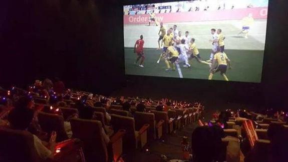 从空间角度探讨影院和剧场,从技术角度来描述电影的历史