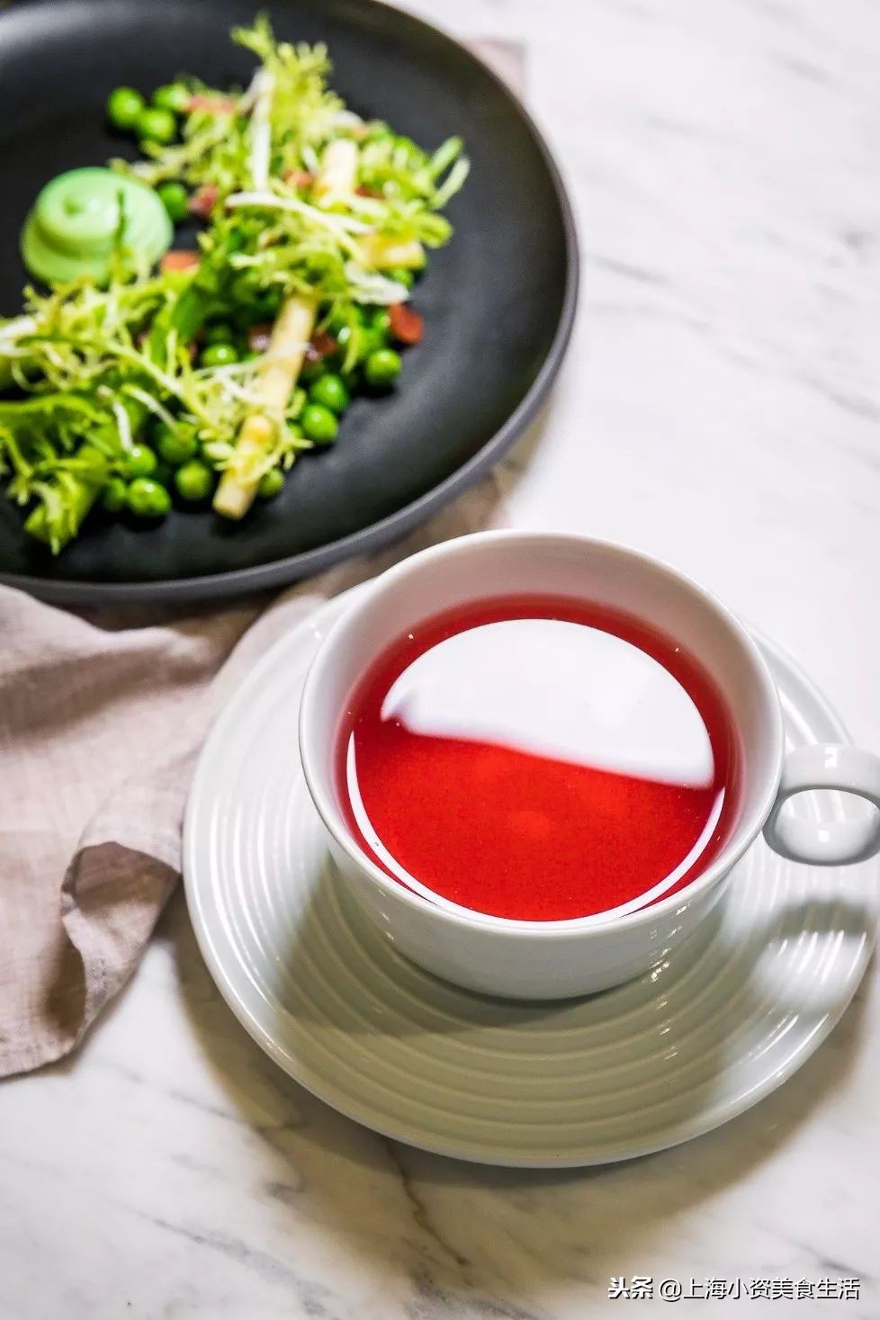 一顿饭至少配六个菜,一顿饭喝六碗汤