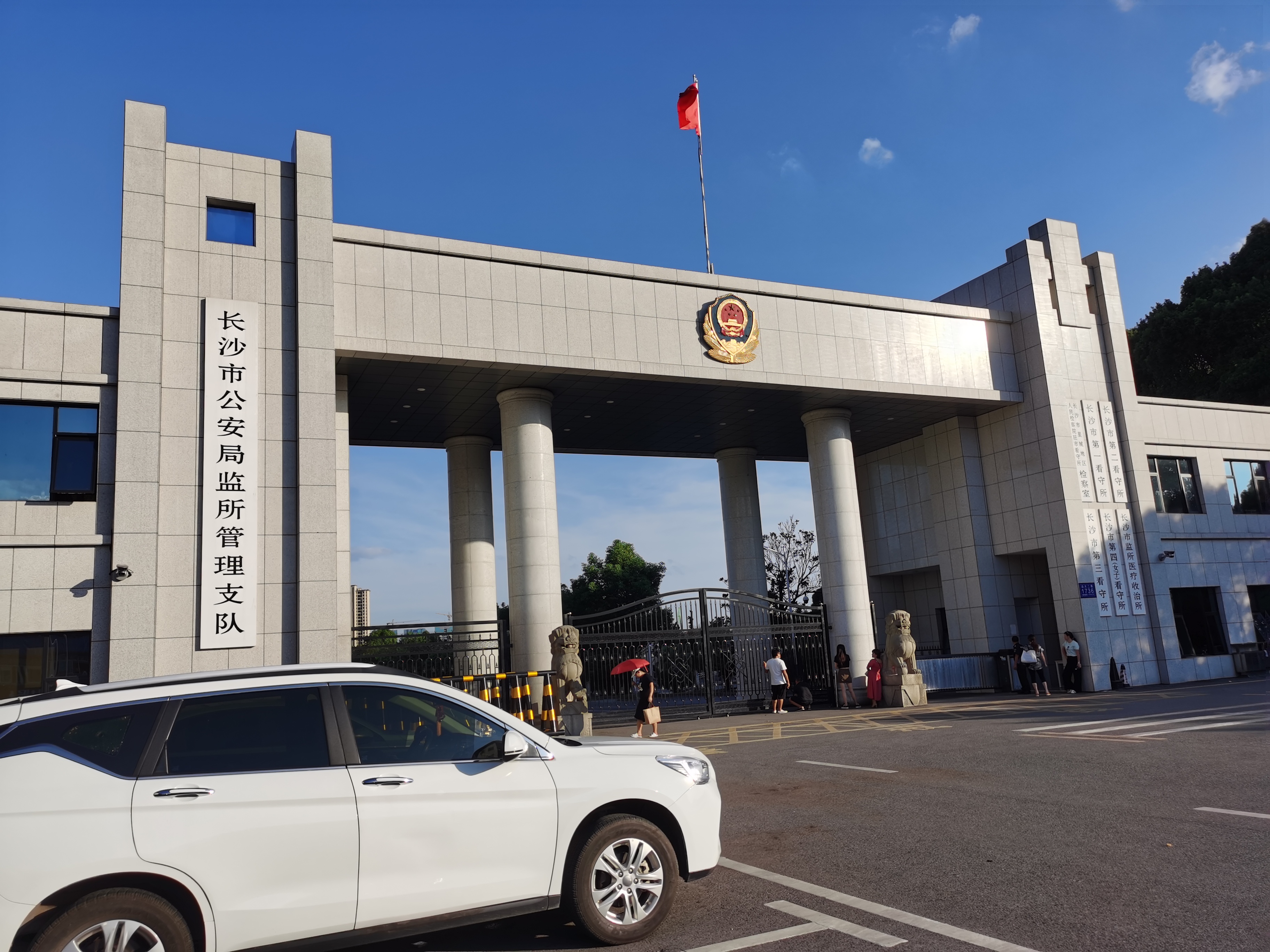 女生醉酒呕吐，男子拿毛巾帮其擦拭发生*慰自**，因强奸被判5年，法医专家出庭作证：若非宾馆捉奸就不会有此案