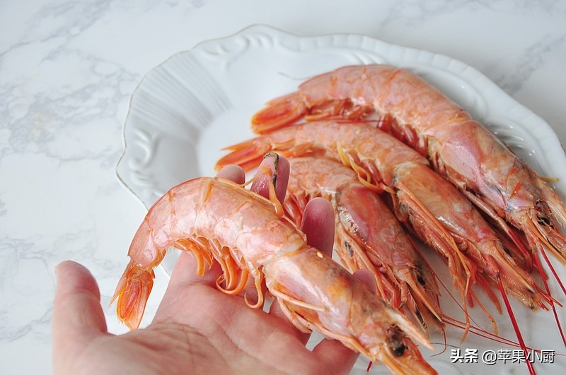 怎么做能使虾肉质鲜嫩,虾怎么做虾头不黑