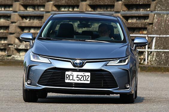 油电混动丰田卡罗拉顶配版,最省油的轿车卡罗拉报价