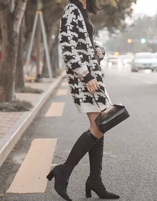 小个子秋冬穿什么款靴子显腿长,显腿细又直的时尚爆款靴子